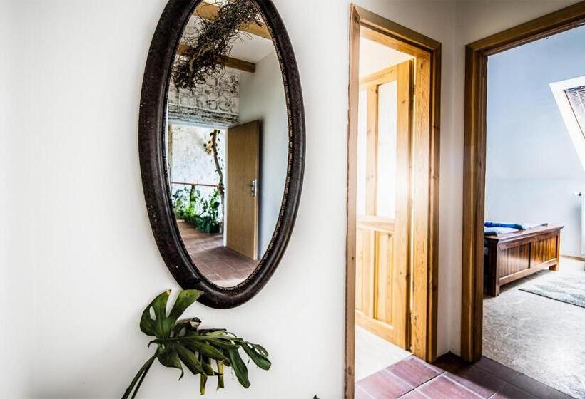 Люкс 2 Спальни, Statek Luníkov