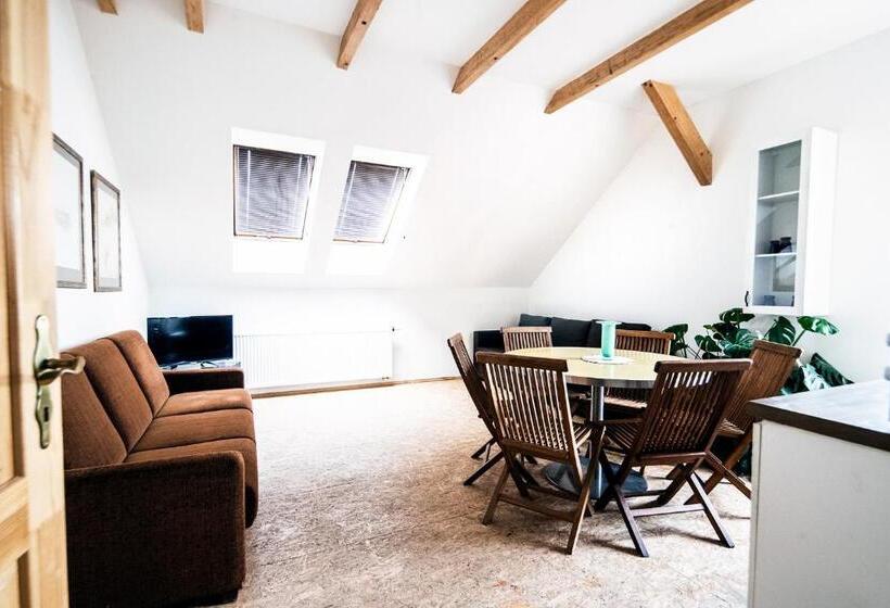 Люкс 2 Спальни, Statek Luníkov