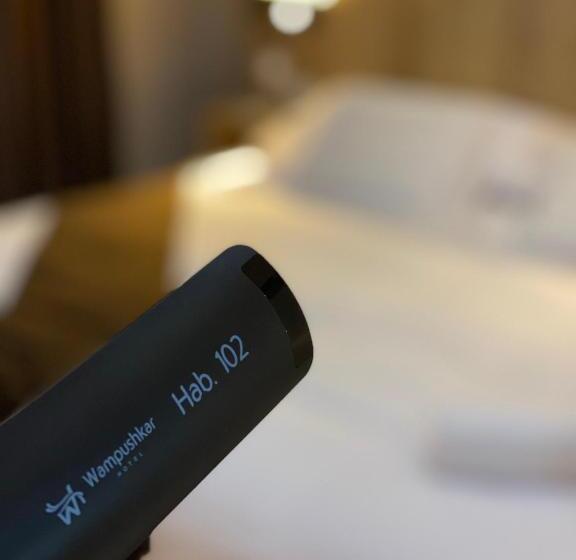 Superior Zimmer Kingsize Bett, Wampushkar