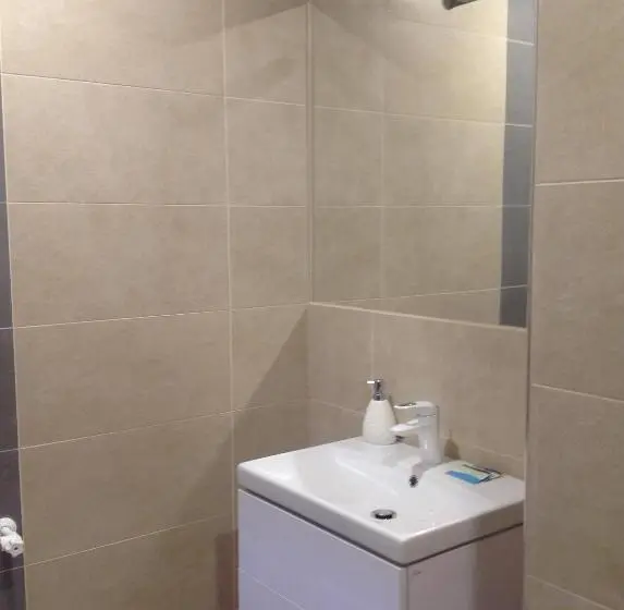 سوئیت 2 خوابه, Casa Avram