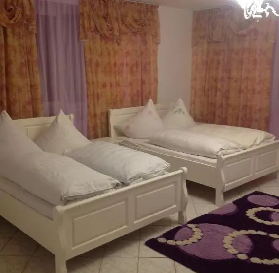 سوئیت 2 خوابه, Casa Avram