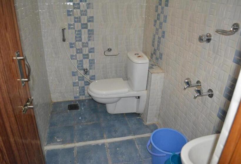 带2个卧室的套房, Jp Nivaas Guest House