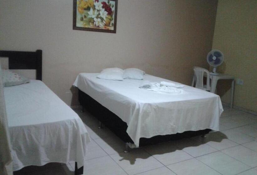 スタンダードトリプルルーム, Pousada Central