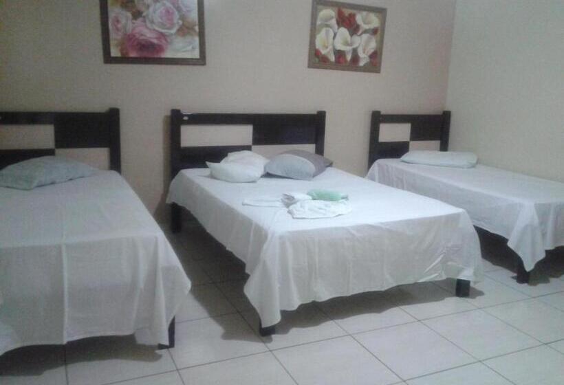 غرفة قياسية رباعية, Pousada Central