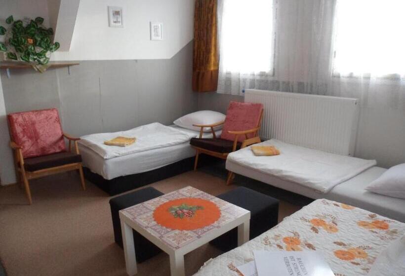 Standard Neljän Hengen Huone, Pension Mikulka