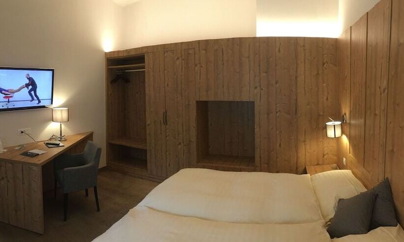 דירת חדר, La Romantica