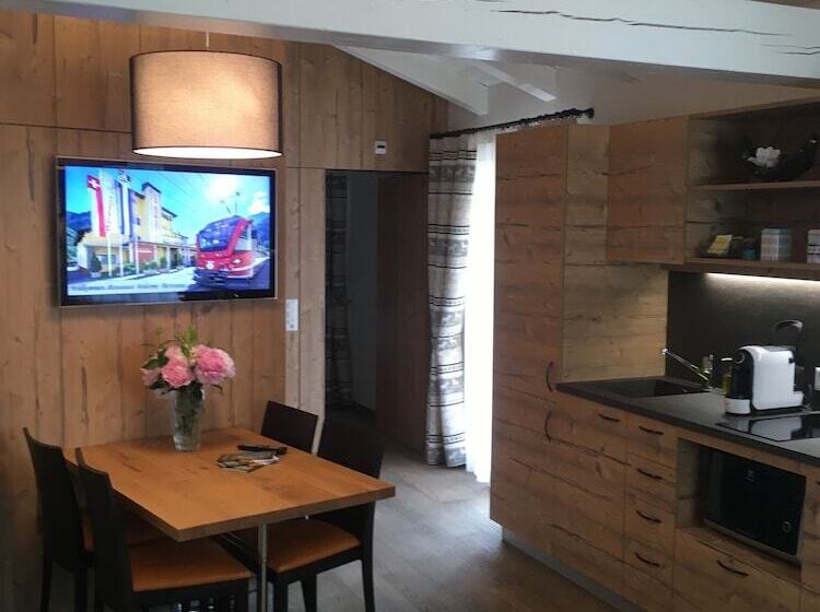 דירת חדר, La Romantica