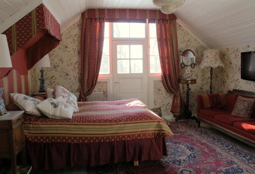 Suite with lake view, Töyrylä Manor