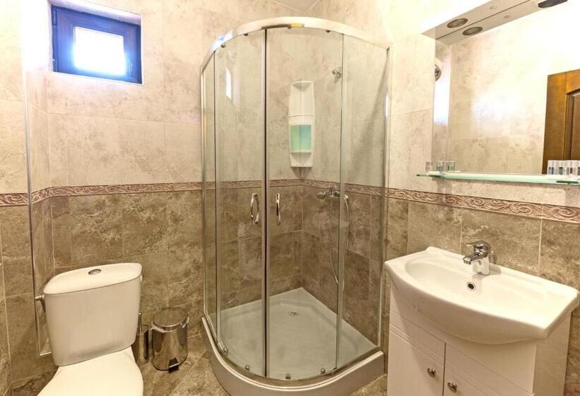 标准间带山景, Complex Rayuvski Han