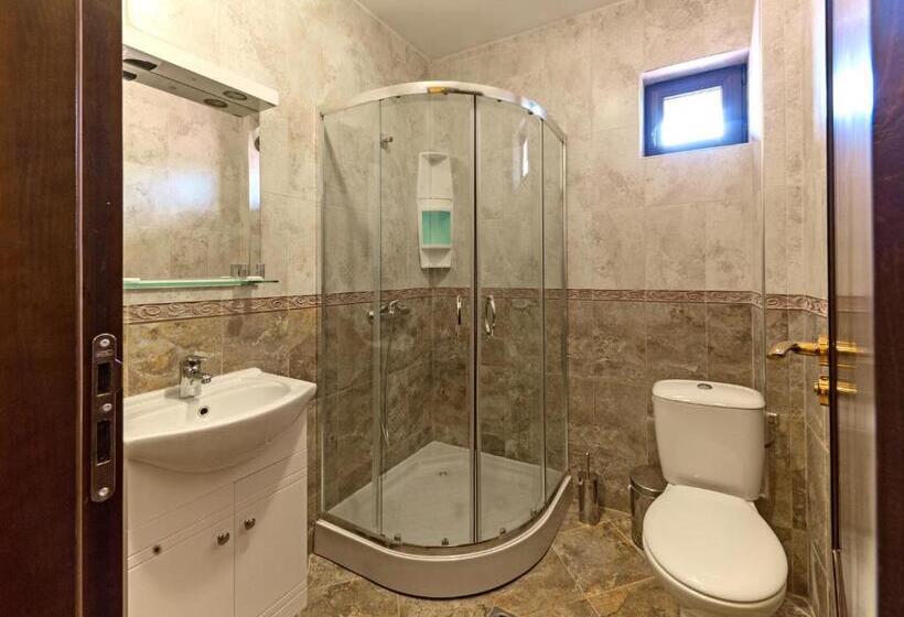 标准间带山景, Complex Rayuvski Han