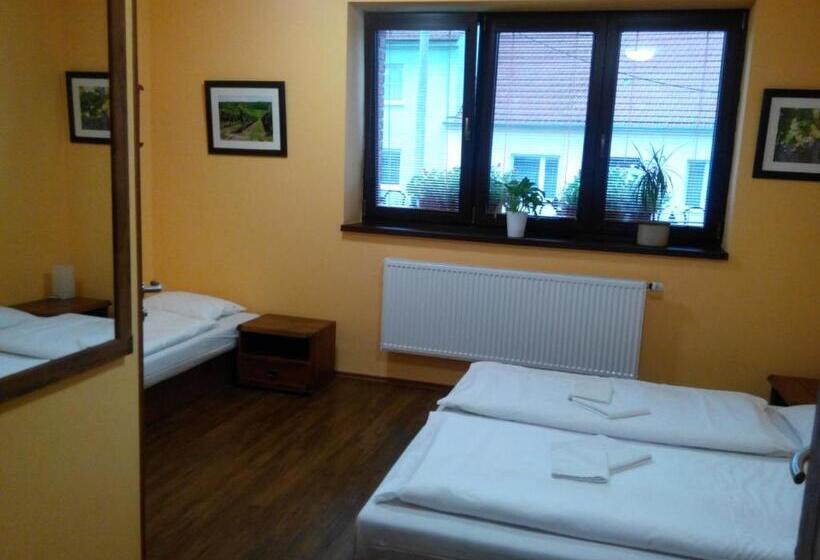 Номер Стандарт Трехместный, Penzion Vinařský Dvorek