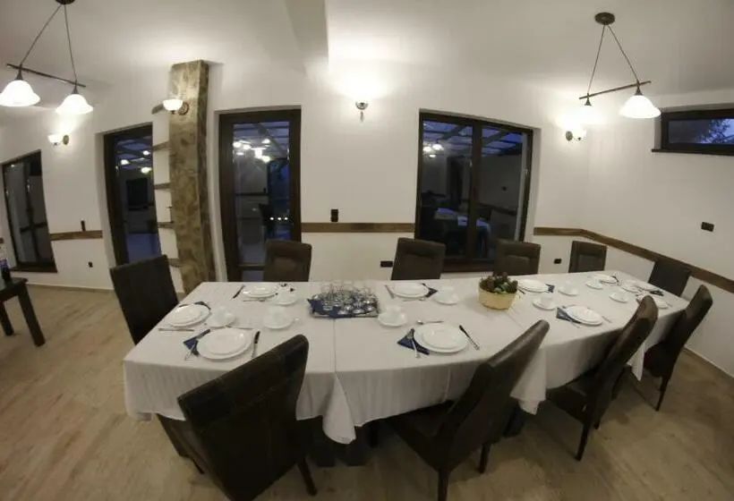 اتاق استاندارد سه تخته با بالکن, Casa Laur Cu Plajă Privată
