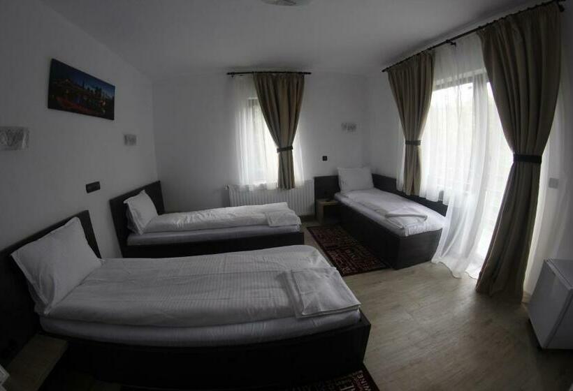 اتاق استاندارد سه تخته با بالکن, Casa Laur Cu Plajă Privată