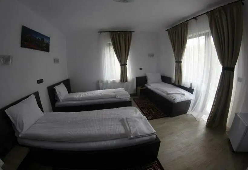 اتاق استاندارد سه تخته با بالکن, Casa Laur Cu Plajă Privată