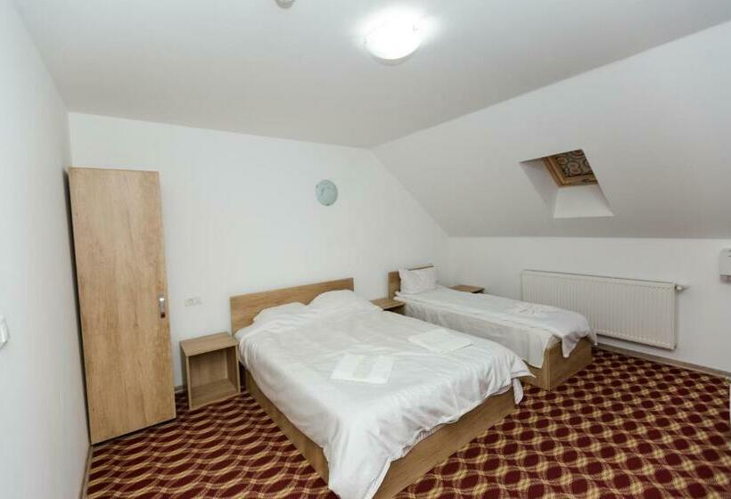 غرفة قياسية ثلاثية, Juliana Platinum Brad