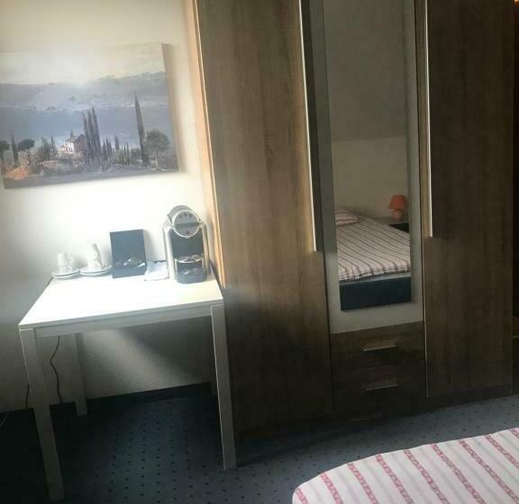 스탠다드 룸, Restaurant Pizzeria Rotes Haus