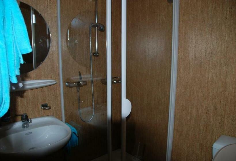 스탠다드 룸, Restaurant Pizzeria Rotes Haus