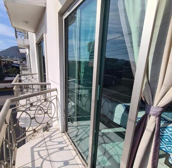 غرفه قياسيه سريرين مزدوجين, Santa Fe