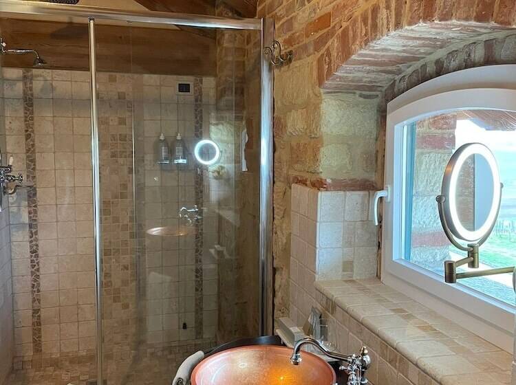 جناح جونيور, Tenuta Montemagno Relais & Wines