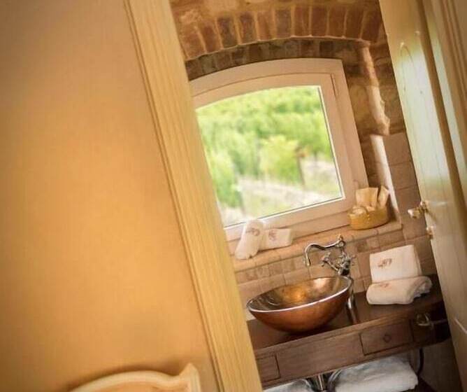 جناح جونيور, Tenuta Montemagno Relais & Wines