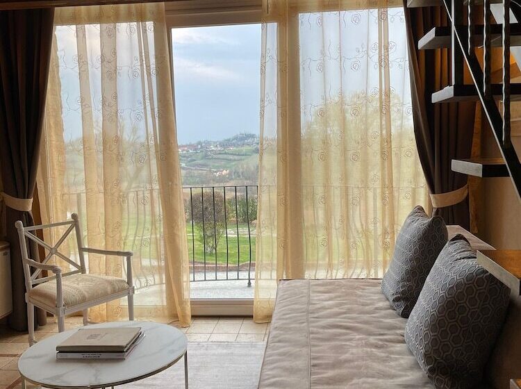 Полулюкс, Tenuta Montemagno Relais & Wines
