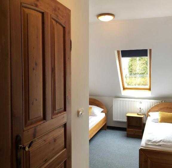 غرفة قياسية, Margaréta Panzió