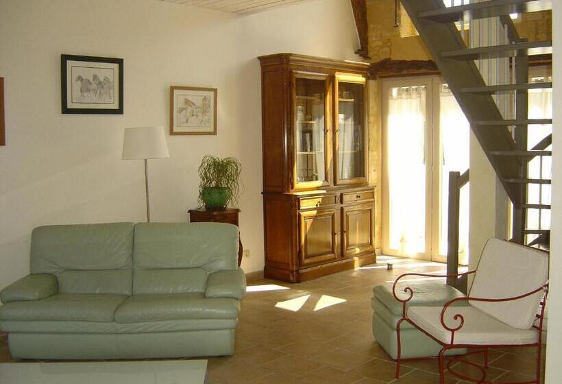 キャビン, Domaine Du Champ De L Hoste