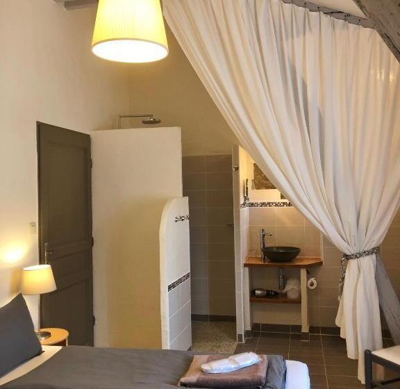 キャビン, Domaine Du Champ De L Hoste