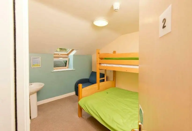 バスルーム共有のトリプルスタンダード, Yha Idwal Cottage