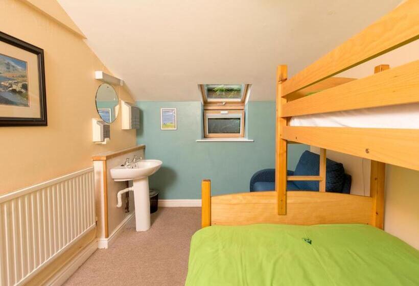 חדר סטנדרט לשלושה עם חדר אמבטיה משוף, Yha Idwal Cottage