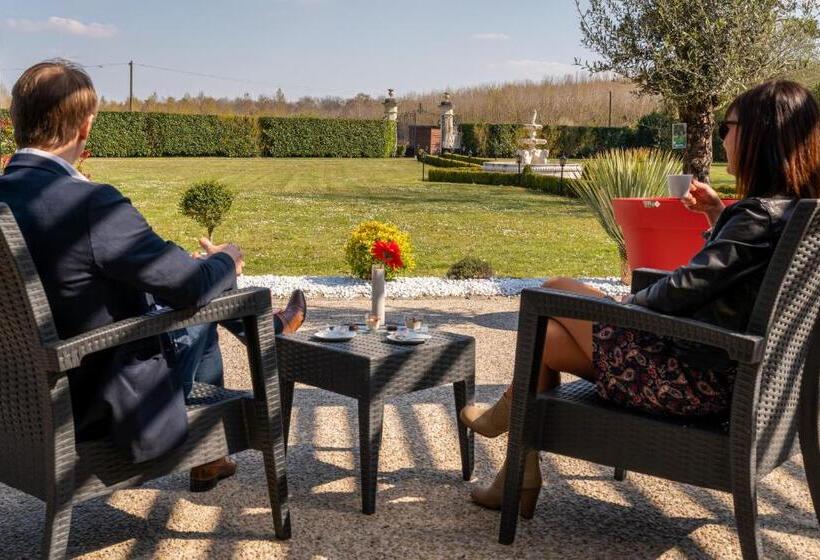 חדר פרמיום לארבעה, Château De Breuil