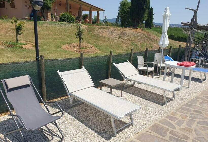 דירת חדר נוף לבריכה, Agriturismo Diaccialone