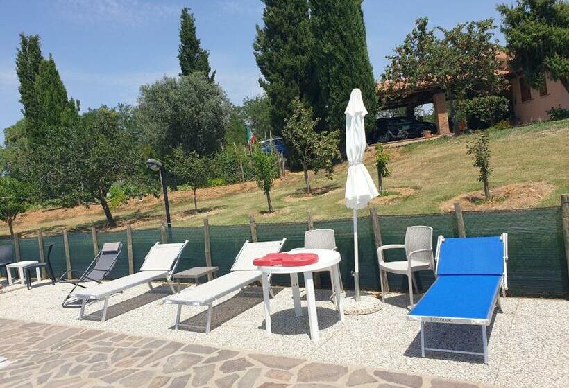 דירת חדר נוף לבריכה, Agriturismo Diaccialone