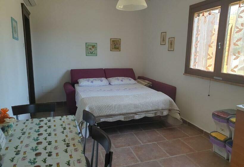 דירת חדר נוף לבריכה, Agriturismo Diaccialone