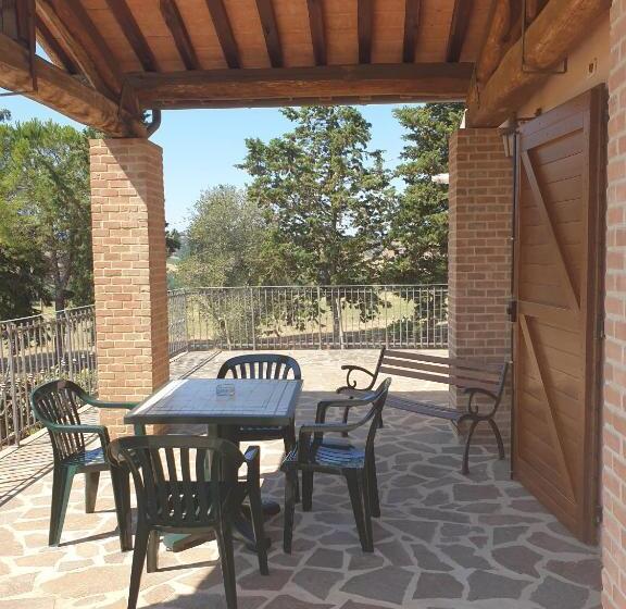 דירת חדר נוף לבריכה, Agriturismo Diaccialone