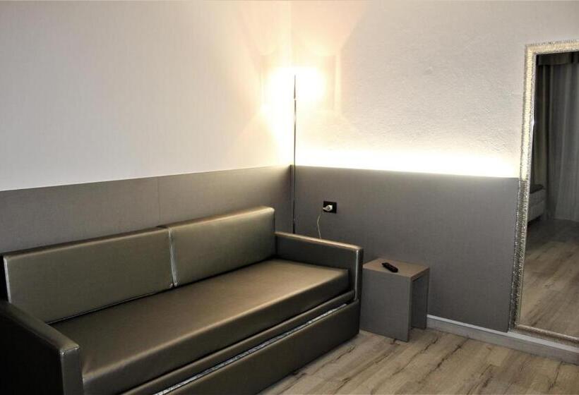 جناح جونيور, Albergo Ristorante Miramonti Toano