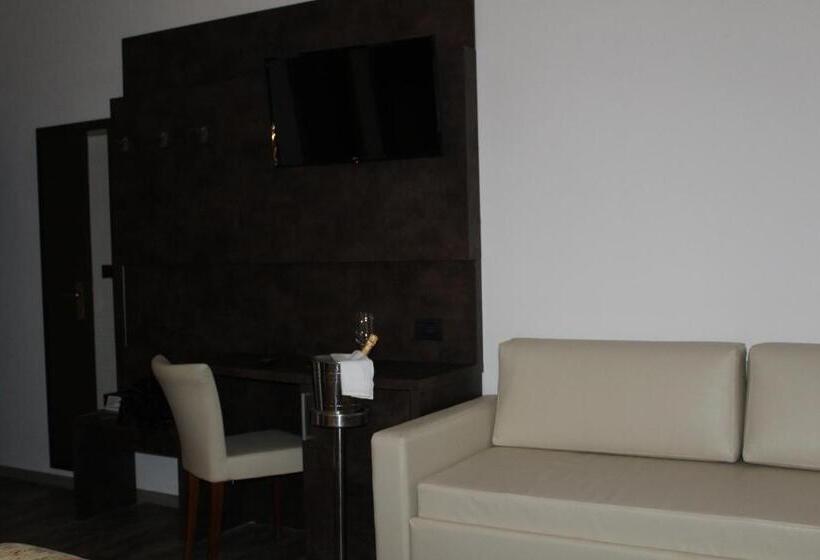 غرفة ديلوكس ثلاثية, Albergo Ristorante Miramonti Toano