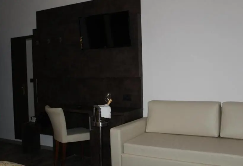 デラックストリプルルーム, Albergo Ristorante Miramonti Toano