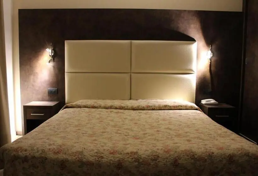デラックストリプルルーム, Albergo Ristorante Miramonti Toano