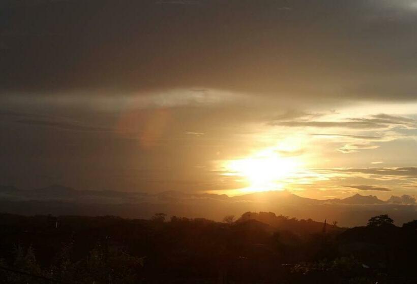 غرفة قياسية رباعية, Chicala Salgar