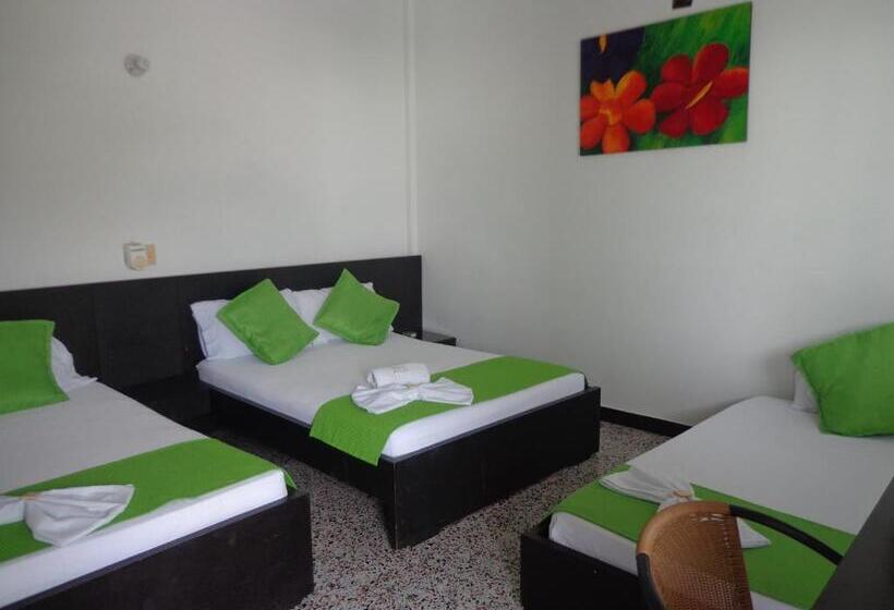 غرفة قياسية رباعية, Chicala Salgar