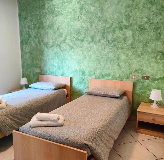 חדר אקונומי, Del Falco