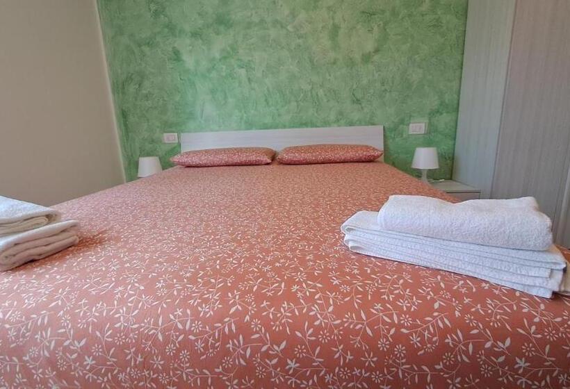 חדר סטנדרט יחיד, Del Falco