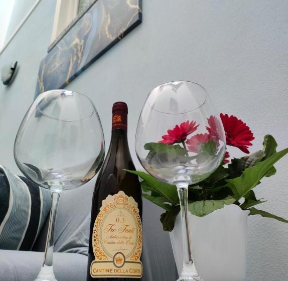 חדר סטנדרט לשלושה, Del Falco