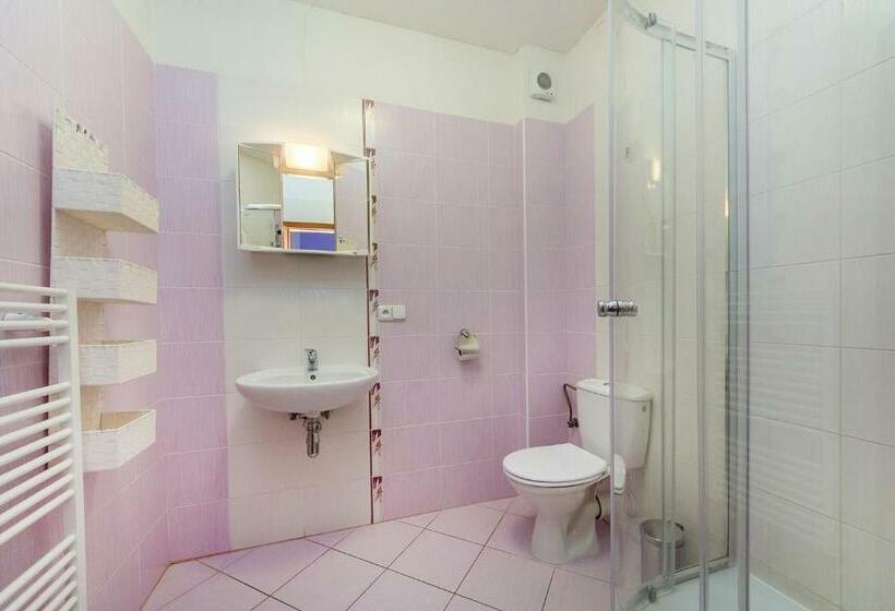 סוויטה, & Motorest V údolí Zlatého Potoka