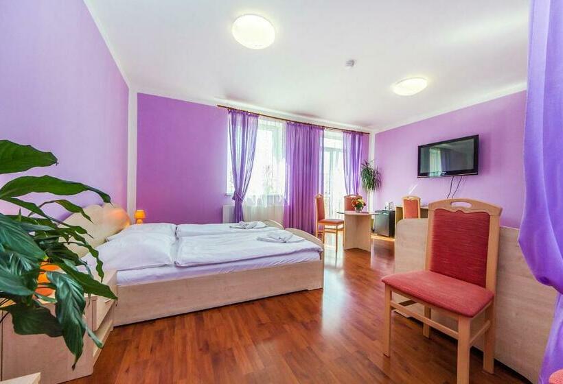 חדר סטנדרט לשלושה, & Motorest V údolí Zlatého Potoka