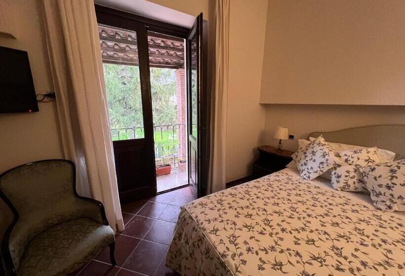 غرفة ديلوكس مزودة بشرفة, Il Casale Di Riardo Luxury B&b