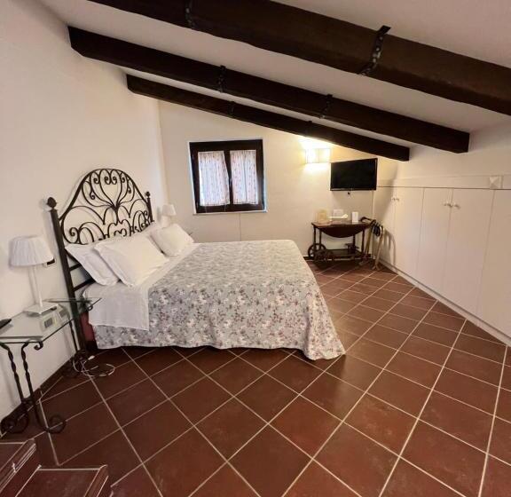 غرفة قياسية مطلّة علي حمام السباحة, Il Casale Di Riardo Luxury B&b