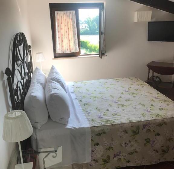 غرفة قياسية مطلّة علي حمام السباحة, Il Casale Di Riardo Luxury B&b