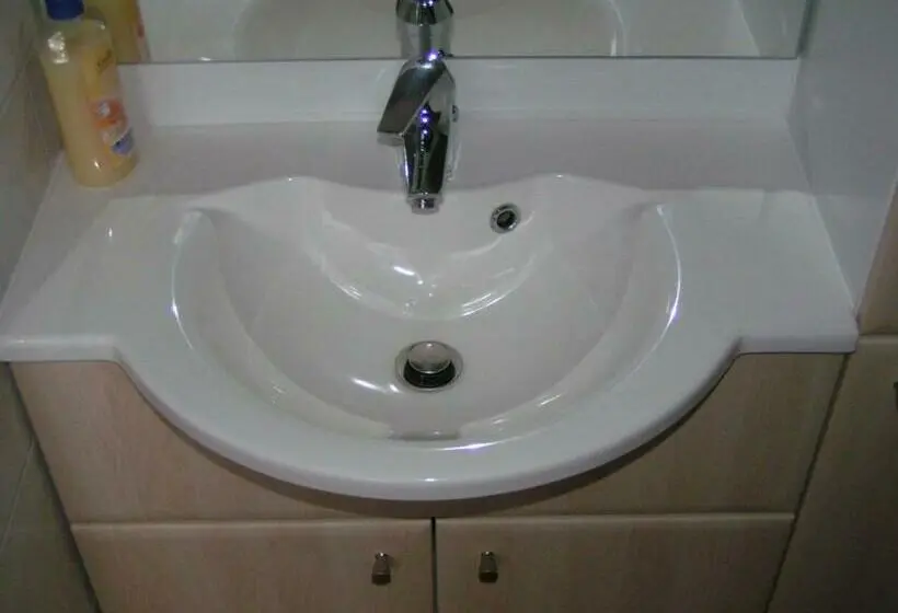 Standard Yhden Hengen Huone, Domizil